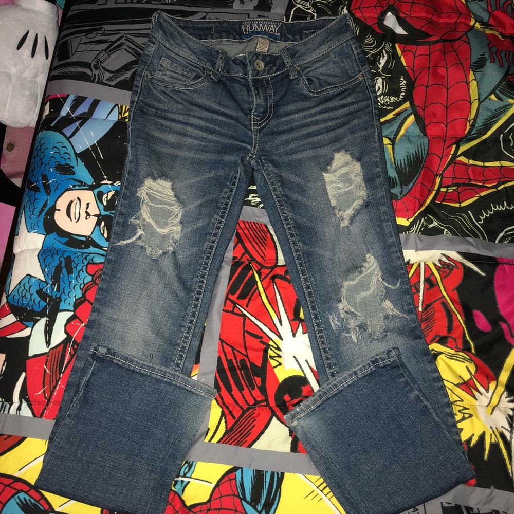 Distressed Boot Cut Jeans 👖
